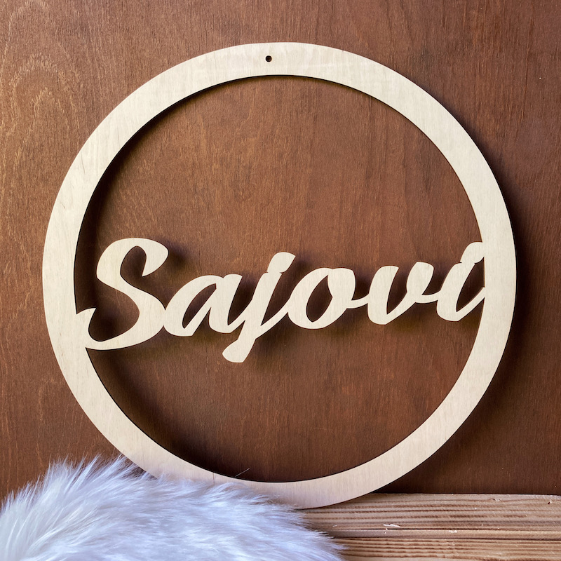 Dřevěné příjmení v kruhu