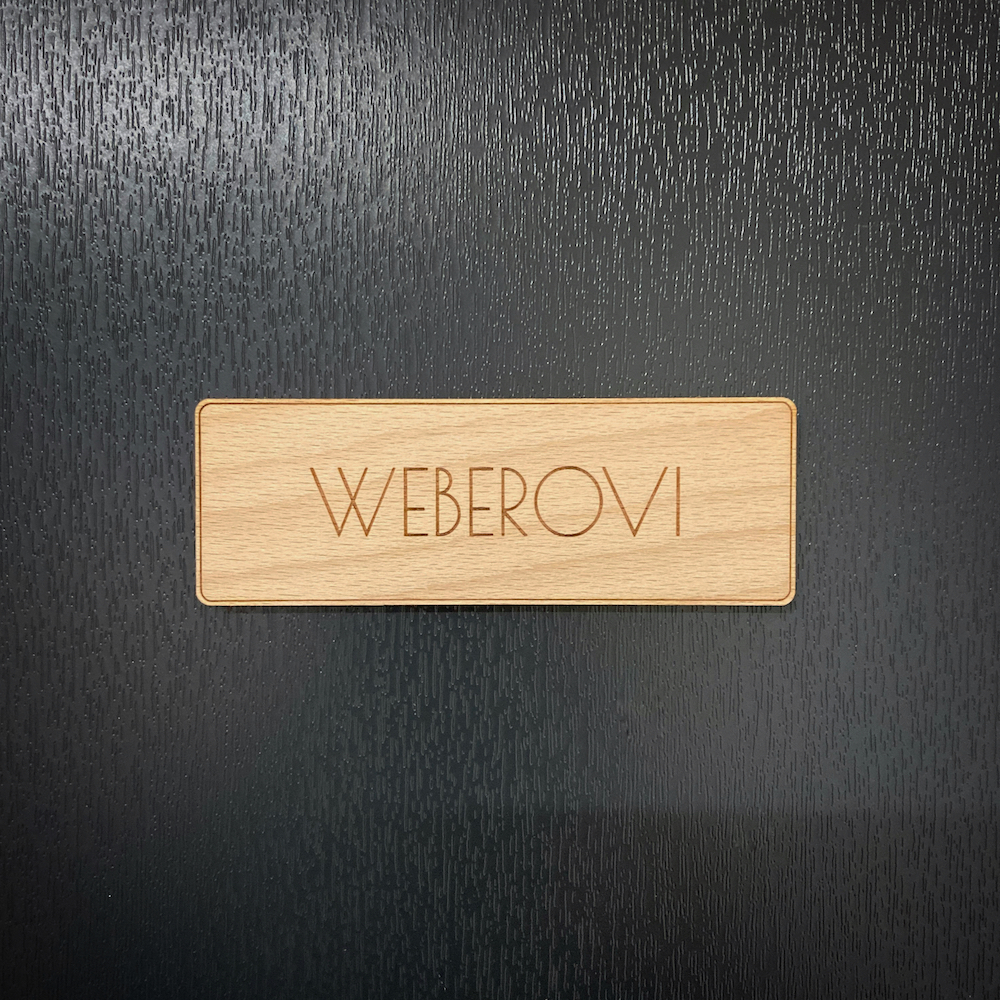 Dřevěná jmenovka na dveře
