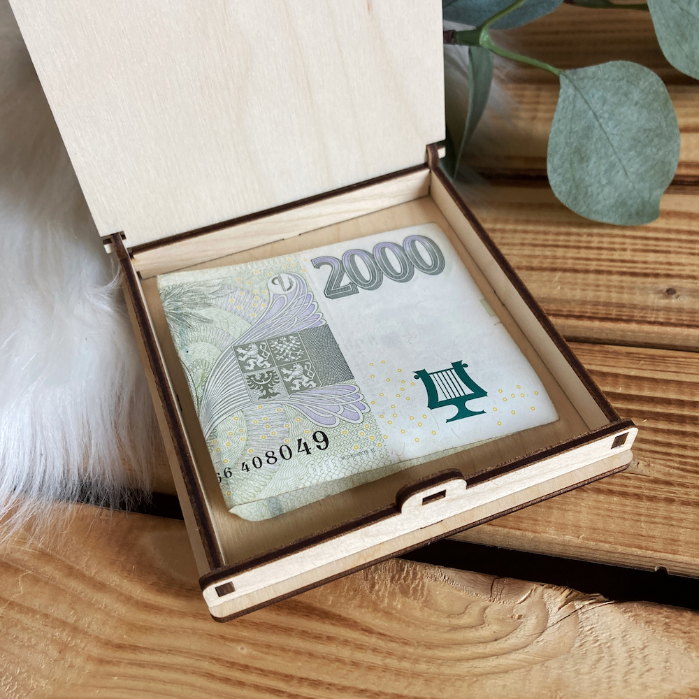 Dřevěná krabička s přáním na darované peníze