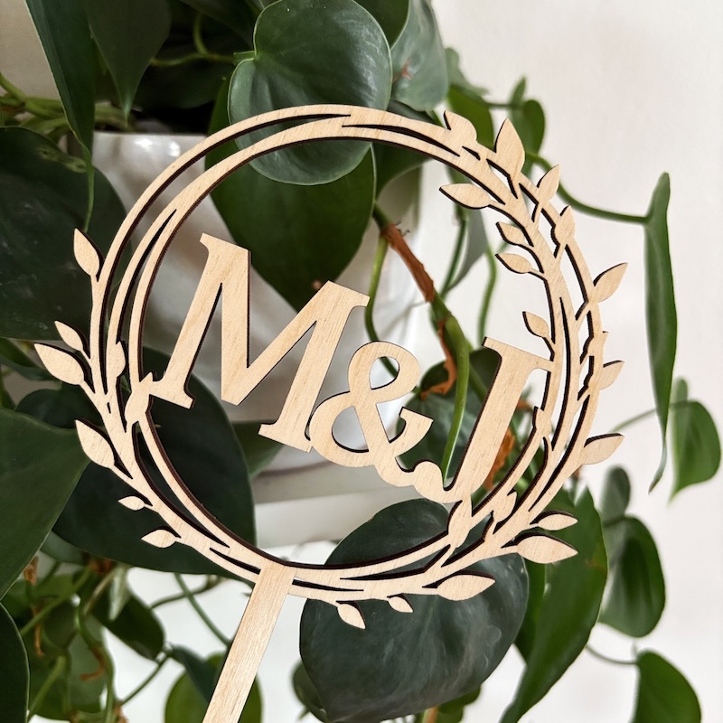 Svatební zápich do dortu s iniciály