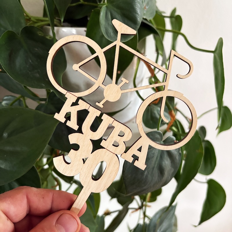 Zápich do dortu pro cyklistu se jménem a rokem