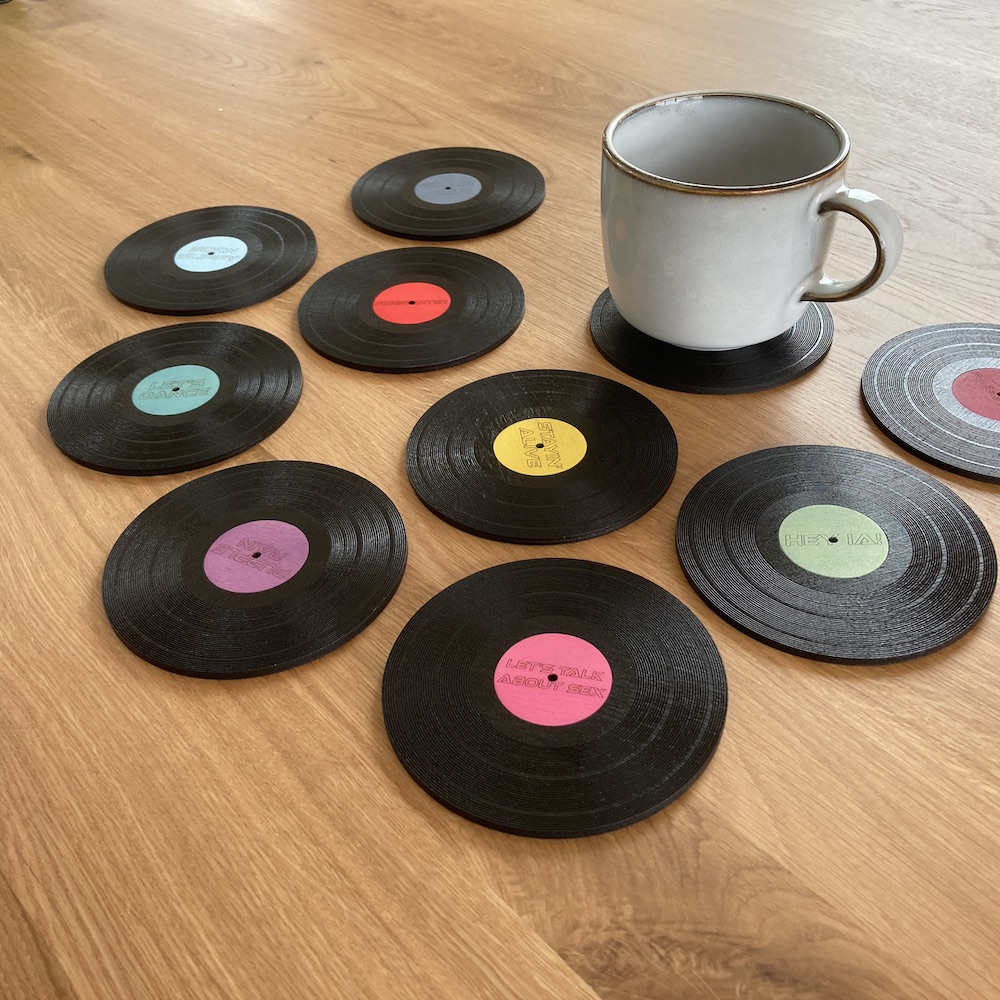 Dřevěný podtácek - vinylová deska s oblíbenou kapelou