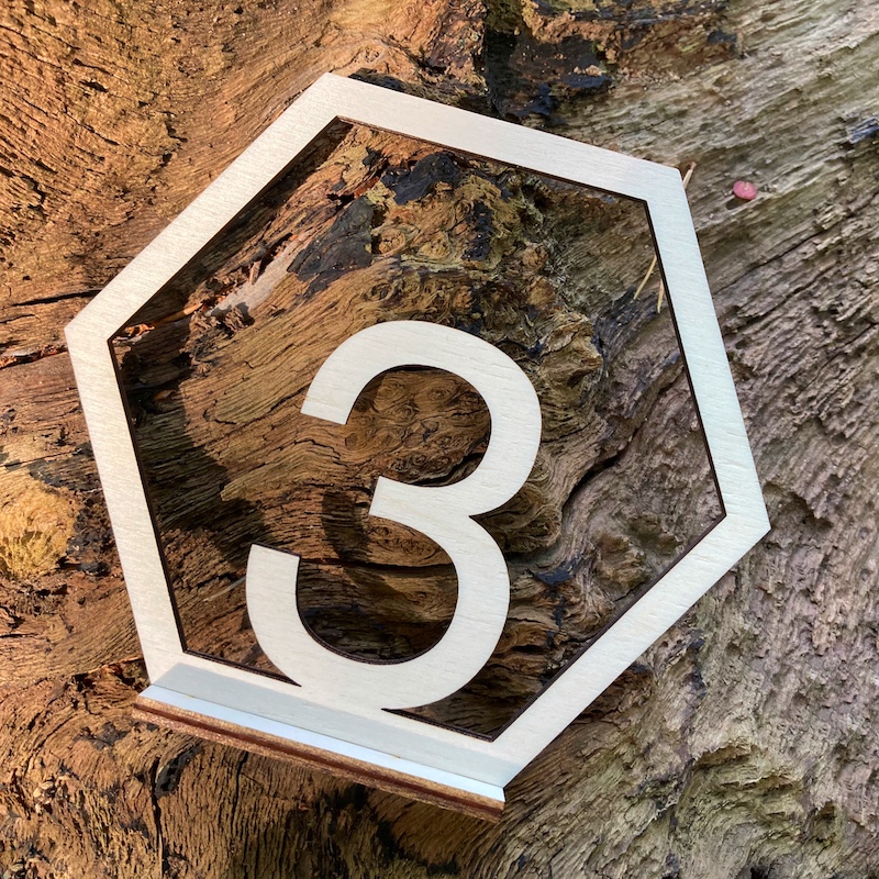 Čísla na stůl v hexagonu