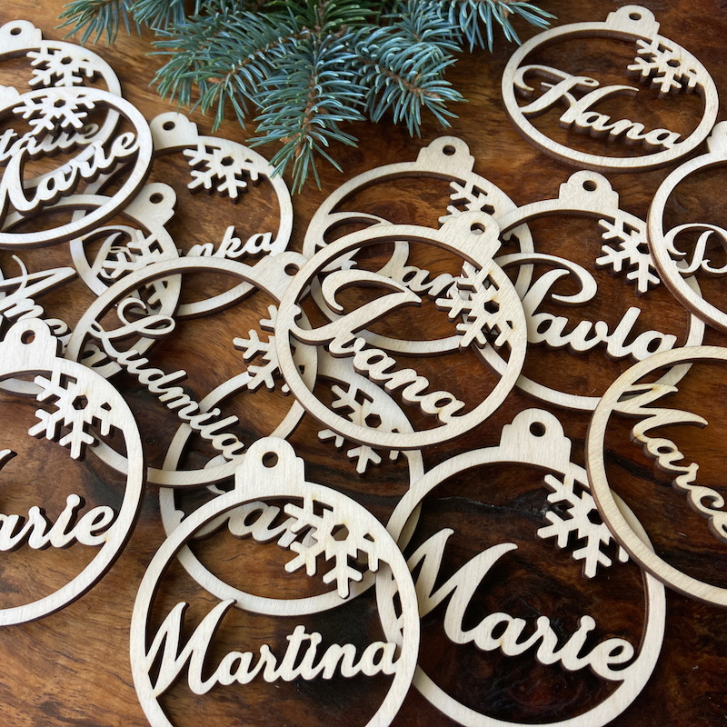 Dřevěná vánoční ozdoba se jménem