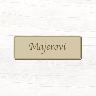 Dřevěná jmenovka na dveře (krémová)