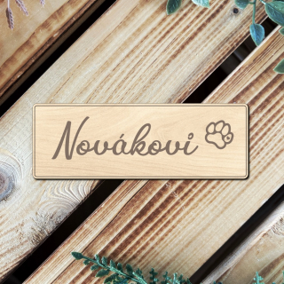 Dřevěná jmenovka na dveře s tlapkou