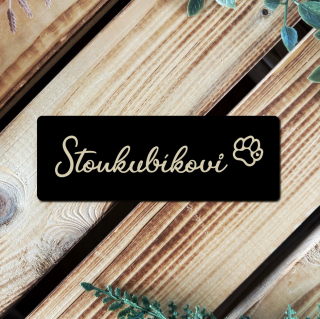 Dřevěná jmenovka na dveře s tlapkou