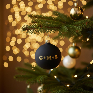 Černá vánoční baňka s iniciály